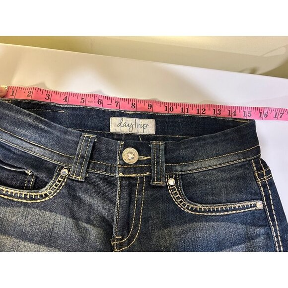 Day trip Aquarius Flare jeans Sz 27S Dark wash faded thighs, detailed pockets - Picture 7 of 11